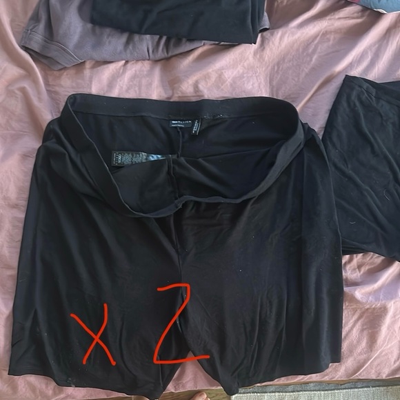 LOT of EUC Maternity Wear - shorts, pants, shirts - Picture 12 of 12